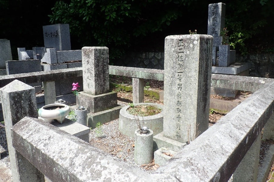 楫取素彦の墓（大楽寺）