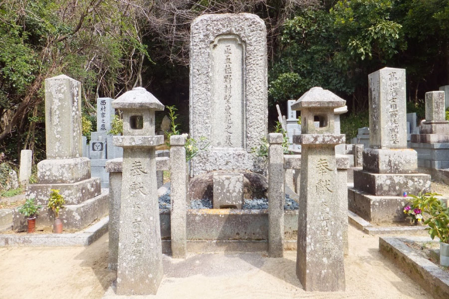 野村望東尼墓（県指定史跡）