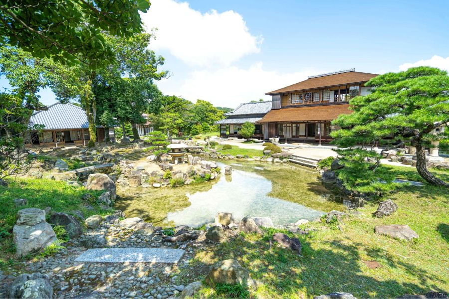 英雲荘庭園