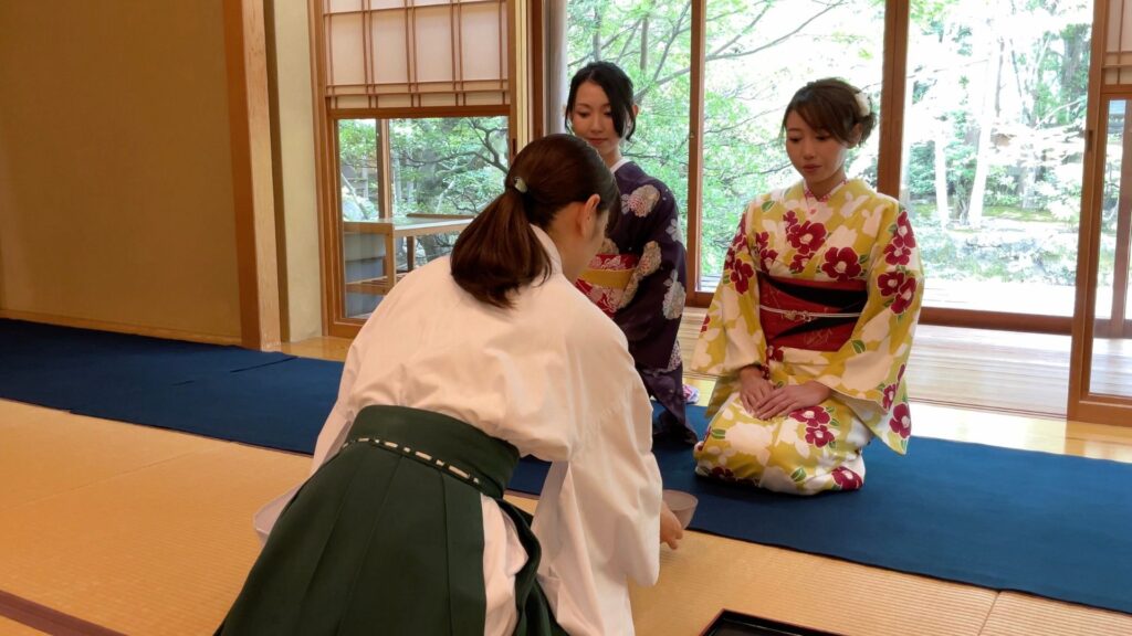 ほうふ着物体験と芳松庵の抹茶体験の様子4