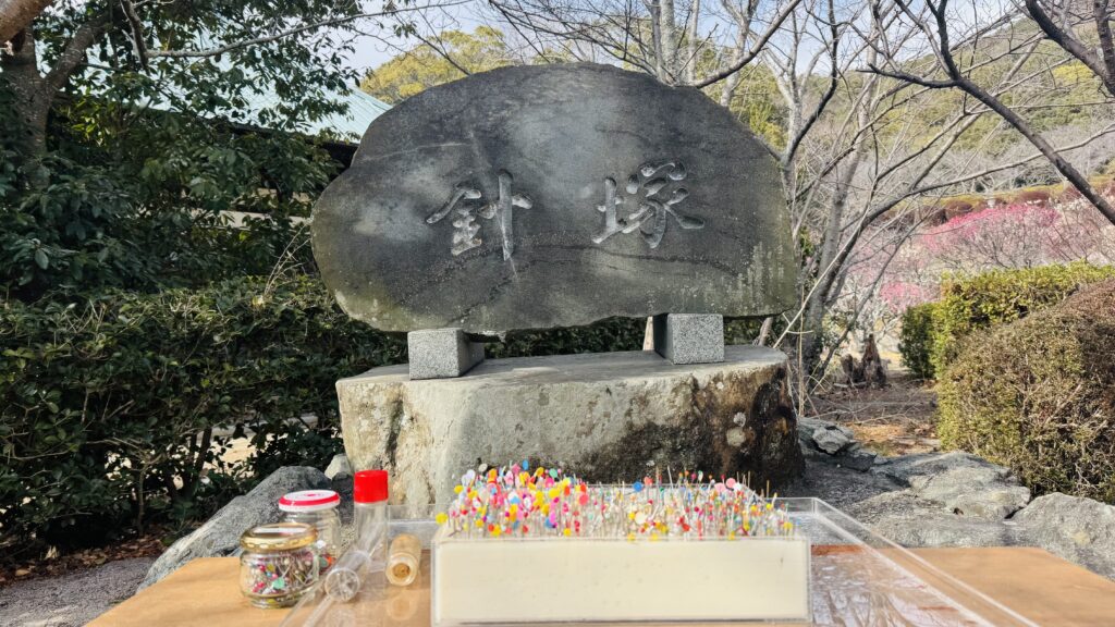 お針まつり_針塚